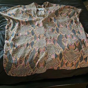 Adrienne V Neck snake print. Size large